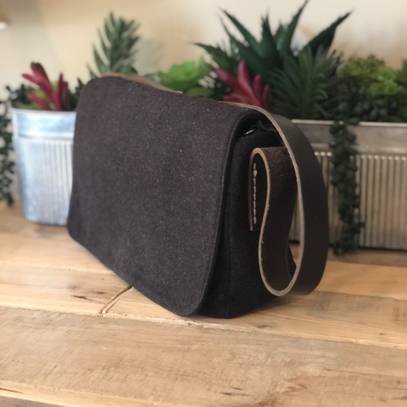 AEO will Shoulder Bag - Picture 2 of 8